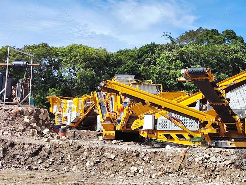 Mobile Stone Crusher For Processing Cobblestone